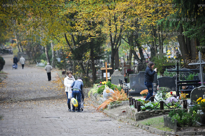 Gdansk. Cmentarz Srebrzysko.
28.10.2011
fot. Mateusz...