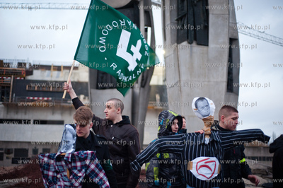 Gdansk. Dzien Gniewu. Manifestacja pod haslem 5 X NIE...