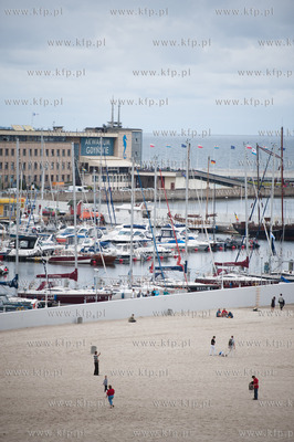 Gdynia. Port Jachtowy oraz w tle Akademia Morska oraz...
