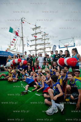 Gdynia. Skwer Kosciuszki. Wielki Mecz Koszykowki pomiedzy...