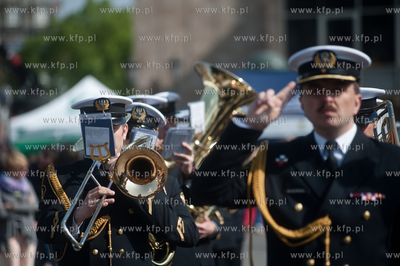 Gdansk. Targ Weglowy. Wielki Festyn Rodzinny, swietujacy...