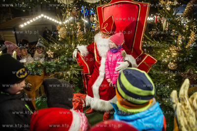 Gdańsk. Przywitanie Swietego Mikolaja, zapalenie swiatelek...