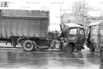 Czołowe zderzenie na ulicy 20 Października w Sopocie....