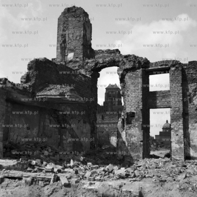 Bazylika Mariacka i Kaplica Królewska widziane z ruin...