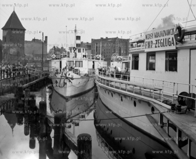 Statki Funduszu Wczasów Pracowniczych zacumowane przy...