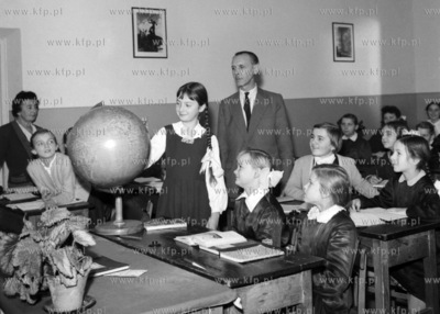 Lekcja geografii w szkole podstawowej nr 37 w Gdańsku.
1962
0008484z
Fot....