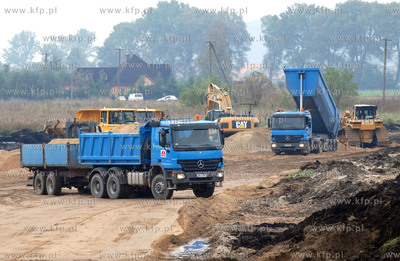 Ruszyla budowa Centrum Handlowego Auchan w Rumi (w...