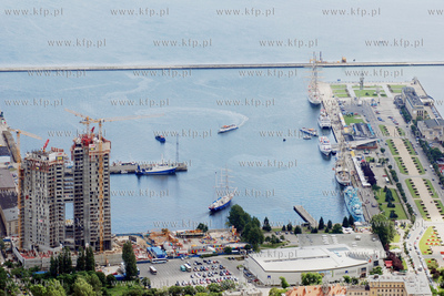 Gdynia z lotu ptaka. Nz. Budowa drapacza chmur  "Sea...