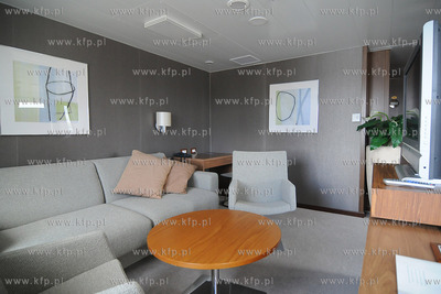 Gdynia. Do nabrzeza w Baltyckim Terminalu Kontenerowym...