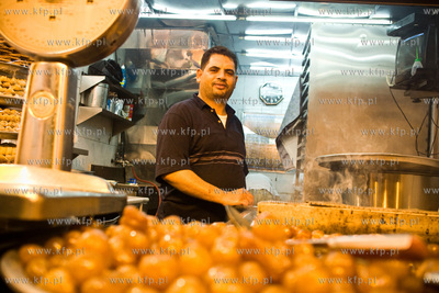 Amman.Jordania NZ Sklep z slodyczami. Na Bliskim Wschodzie...