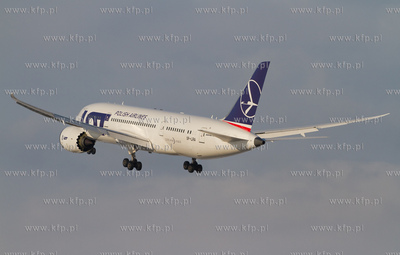 Boeing 787-800 Dreamliner Polskich Linii Lotniczych...