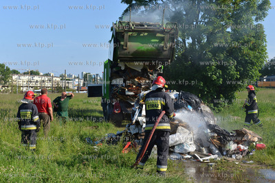 Pozar smieciarki Sanipor na ulicy Slaskiej w Gdyni....