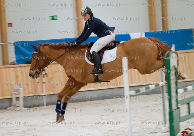 Pierwszy dzien Halowych Regionalnych Zawodow w Skokach...