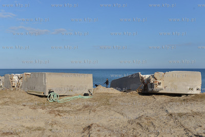 Mechelinki gm. Kosakowo (pow. Puck) Ogromne betonowo...