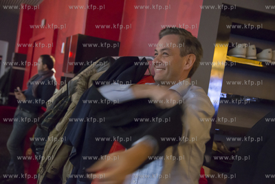 Slupsk. Prezydent Robert Biedron gral w kregle w  Kregielni...