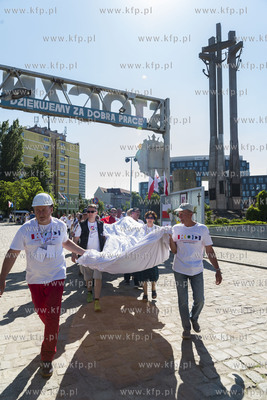 Gdańsk. ECS. Święto Wolności i Solidarności. Składanie...