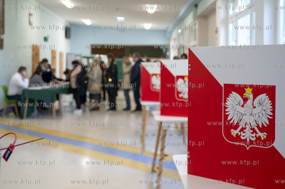 Wybory prezydenckie 2025 w Sopocie. Głosowanie w lokalu...