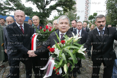 Lech Kaczynsski w Gdansku. Po wizycie w Komisji Krajowej...