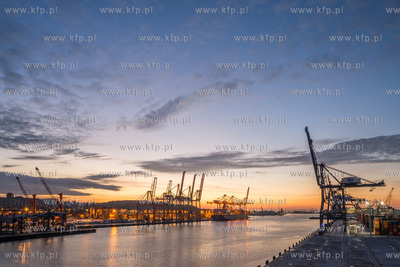 Gdynski Port, po lewej Baltic Container Terminal Gdynia...