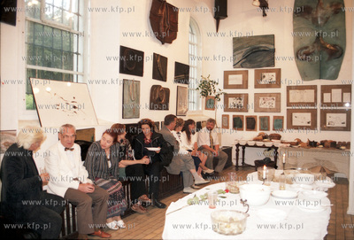 Spotkanie artystyczne w galerii w starym kosciolku...