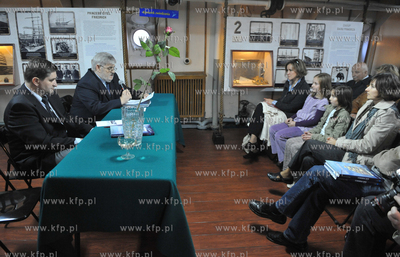 Gdynia. Dar Pomorza. Wodowanie, czyli promocja ksiazki...