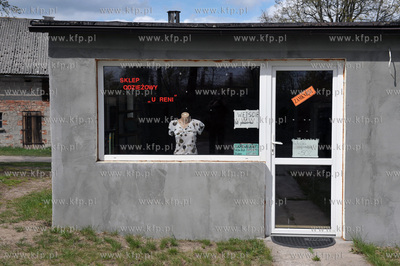 LIpusz na Kaszubach. Sklep odziezowy U Reni. 3.05.2011...