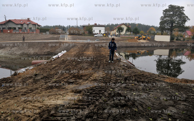 Wies Sulmin na Kaszubach. Rewitalizacja stawu. 29.10.2011...