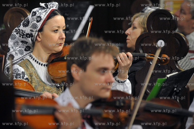 Koncert koled w wykonaniu zespolu Mazowsze w kosciele...
