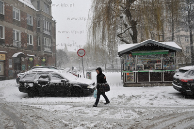 Gdansk zima. Kiosk Ruchu na skrzyzowaniu ul. Garncarskiej...