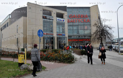 Gdansk Wrzeszcz okolice dworca PKP. Wejscie do galerii...