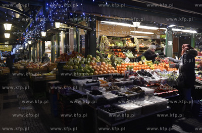 Świąteczne zakupy na Hali Targowej w Gdańsku. Zewnętrzne...