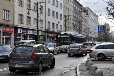 Gdynia, trolejbus na ul. Świętojańskiej.  6.01.2018...