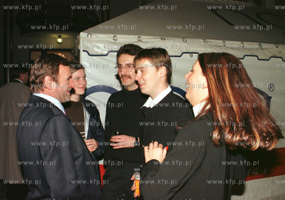 Mieczyslaw Wachowski wsrod dzieci L. Walesy, Ani,Bogdana,...