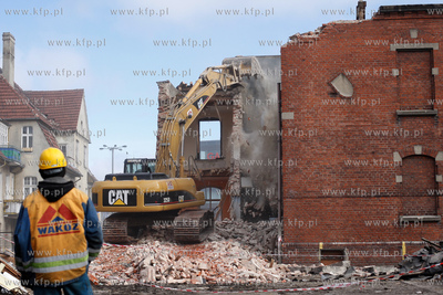 Gdansk. Rozbiorka kamienicy na skrzyzowaniu ul. Slowackiego...