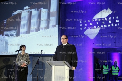 Gdansk. Uroczystość zawieszenia wiechy na budowanym...