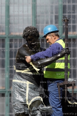 Gdansk. Dlugi Targ. Powrot posągu rzymskiego boga...