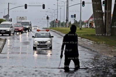 Gdansk Zaspa. Zalany przejazd pod wiaduktem na Al....