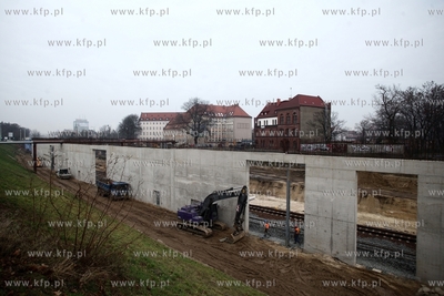 Gdansk. Budowa podziemnej linii kolejowej doprawadzającej...