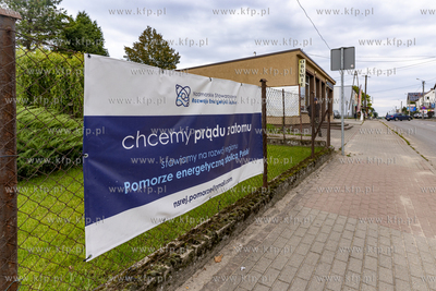 Choczewo. Baner zwolenników budowy elektrowni atomowej...