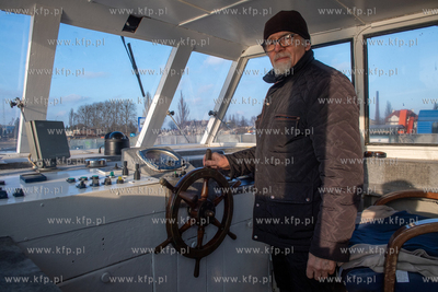 Testowy rejs promu F8, kursującego wzdłuż remontowanego...