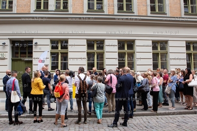 Przekazanie sześciu rodzinom kluczy do nowo wyremontowanej...