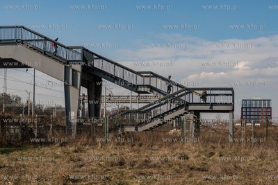 Gdańsk. Kładka przy przystanku SKM Gdańsk Stocznia....
