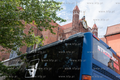 Kontrowersyjna strzelnica w autobusie przy Kaplicy...