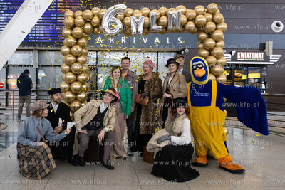 Port Lotniczy Gdańsk im. Lecha Wałęsy. Nz. Powitanie...
