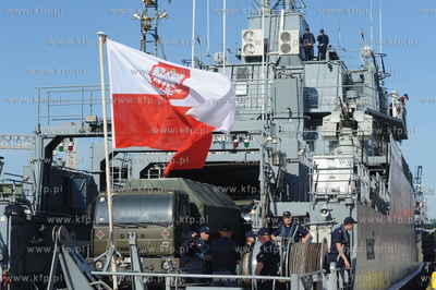 Port wojenny Gdynia Oksywie. 32 zolnierzy i 13 pojazdow...