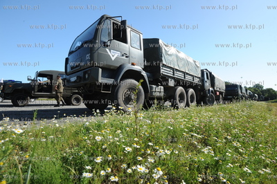 Port wojenny Gdynia Oksywie. 32 zolnierzy i 13 pojazdow...