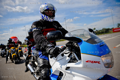 Gdansk. Parking hipermarketu Auchan. Gymkhana - zawody...