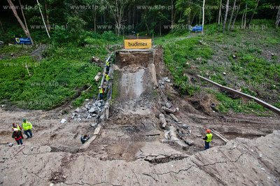Wyburzanie Mostku Weisera na gdanskiej Strzyzy. 05.06.2013...