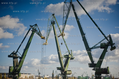 Stocznia Gdanska. Przekazanie wylaczonego z uzytku...