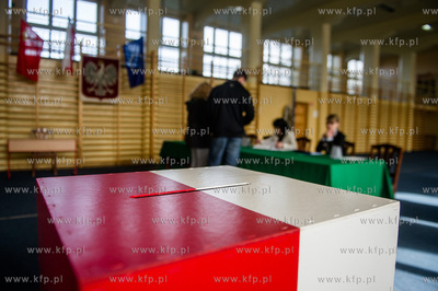 Gdansk. Wrzeszcz. Obwodowa Komisja ds. Wyborow do Rady...